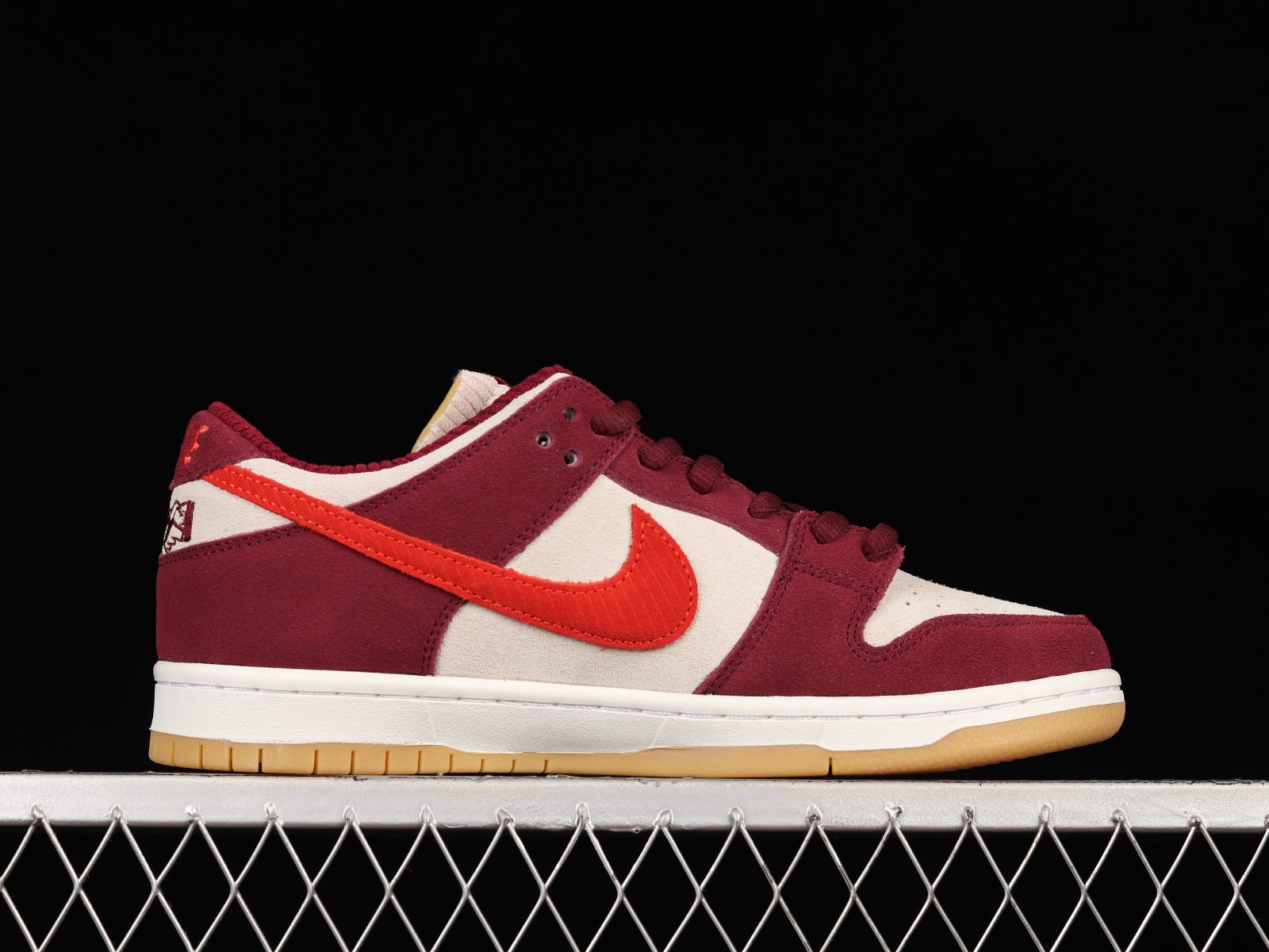 Skate Like a Girl x SB Dunk Low Summit White Barely Rose Red DX4589600